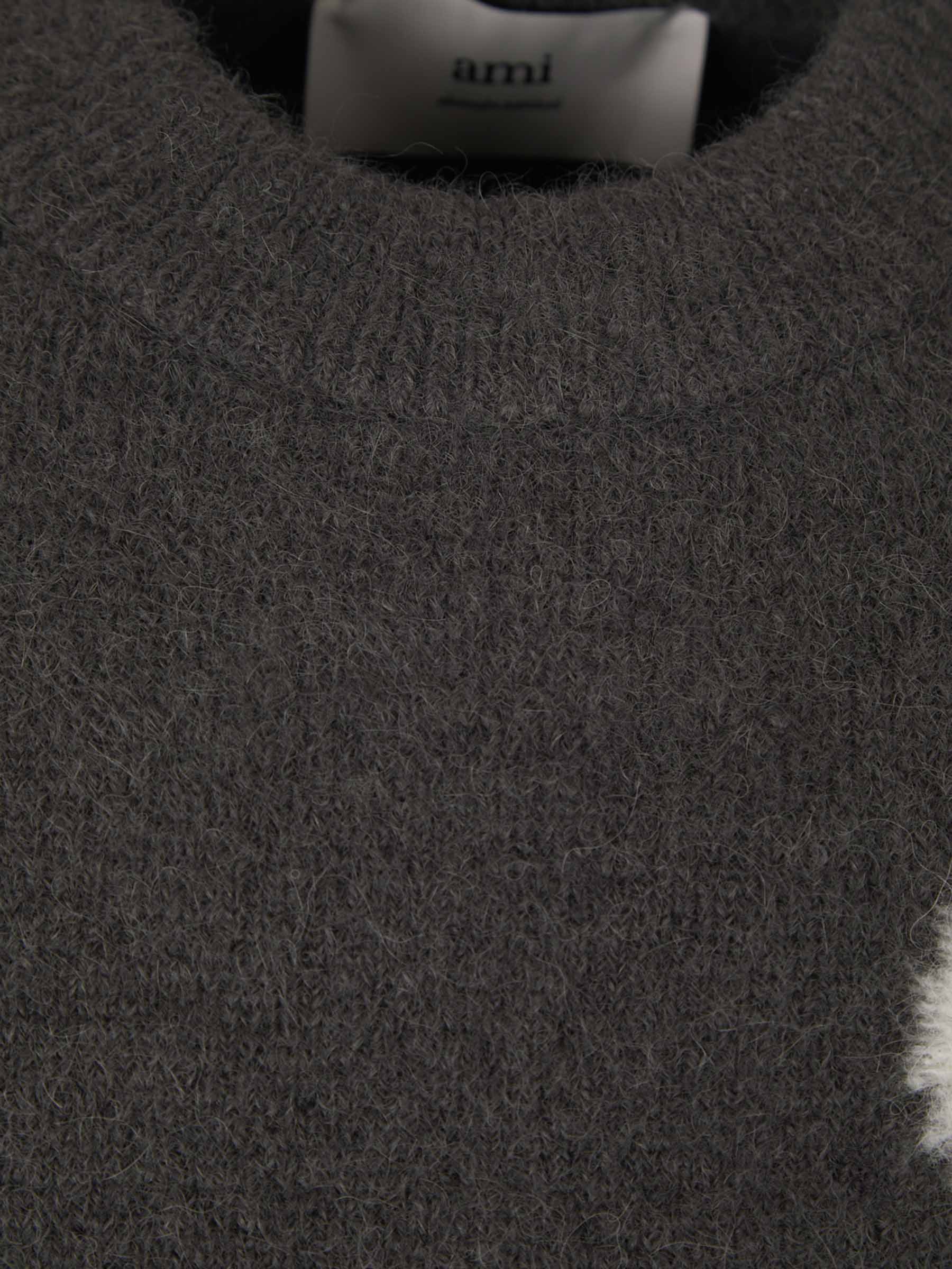Pull femme Heidi – pull doux à imprimé cœurs & coupe confortable pour l’hiver