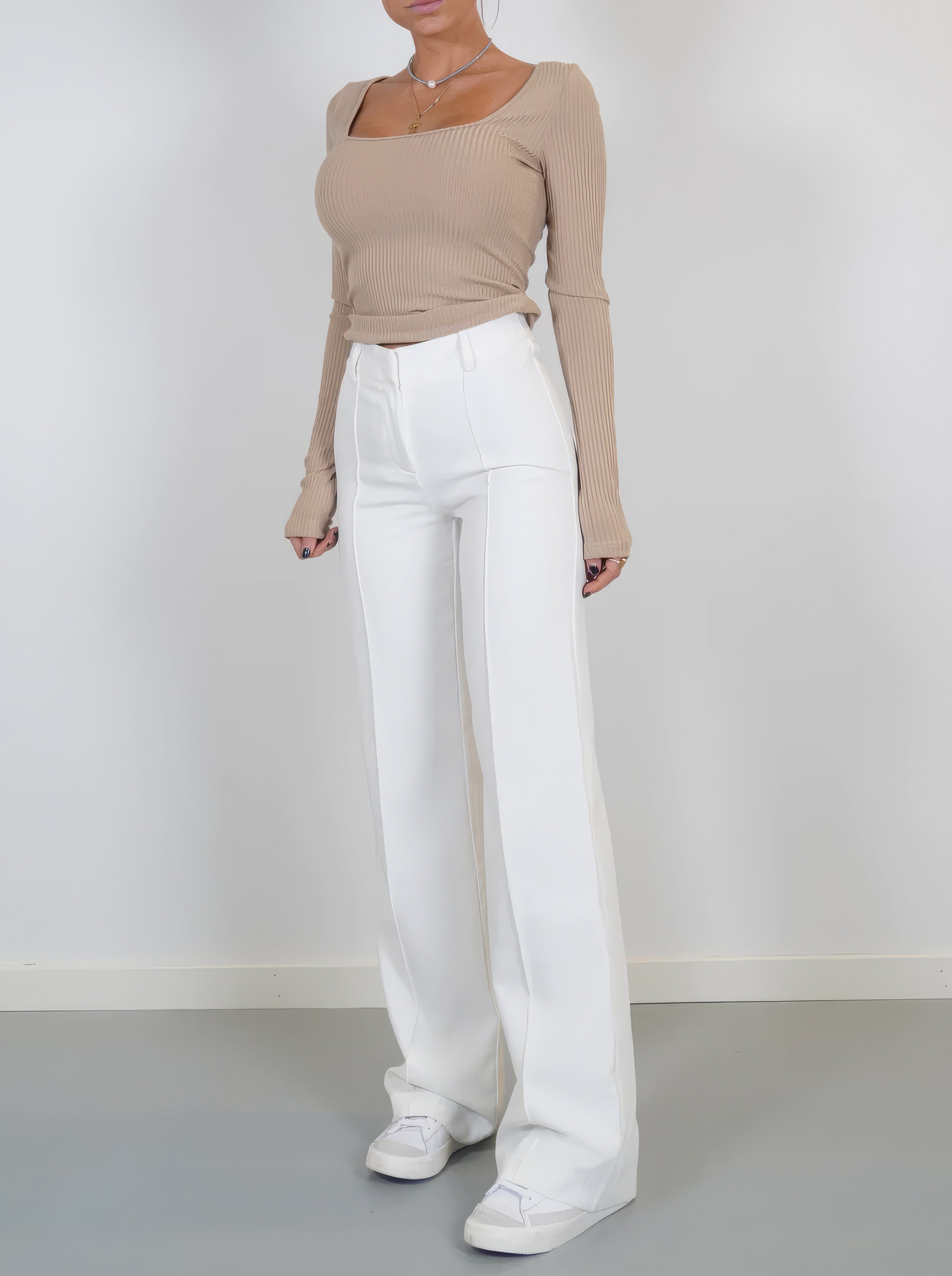 Pantalon femme Beau – taille haute à jambes droites & coupe élégante intemporelle