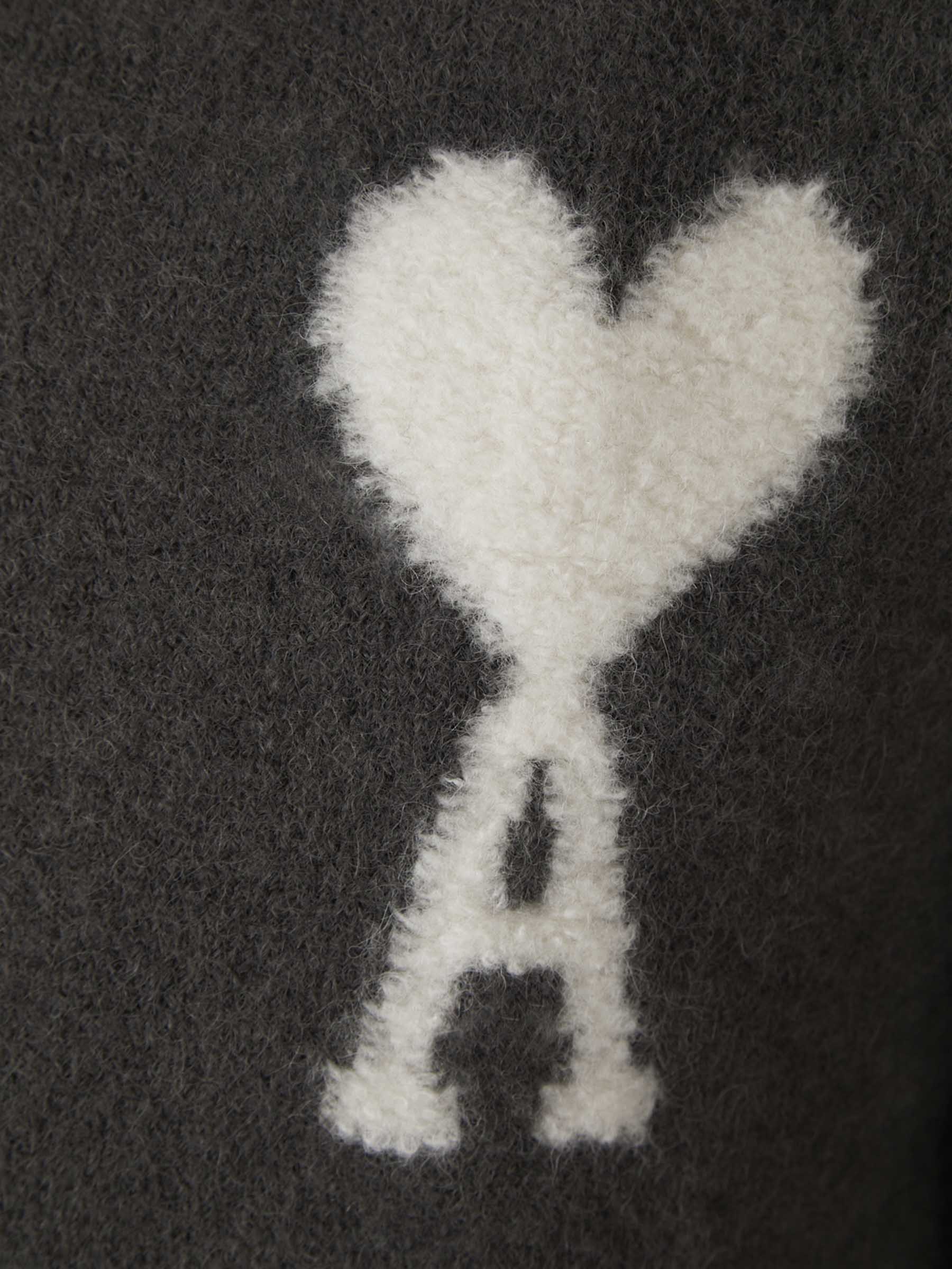 Pull femme Heidi – pull doux à imprimé cœurs & coupe confortable pour l’hiver