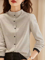 Top femme rayé en maille – col montant & design intemporel