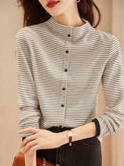 Top femme rayé en maille – col montant & design intemporel