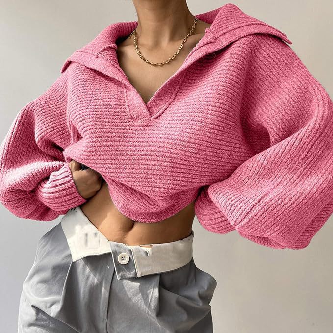 Pull femme cropped en maille – Col V et manches longues évasées