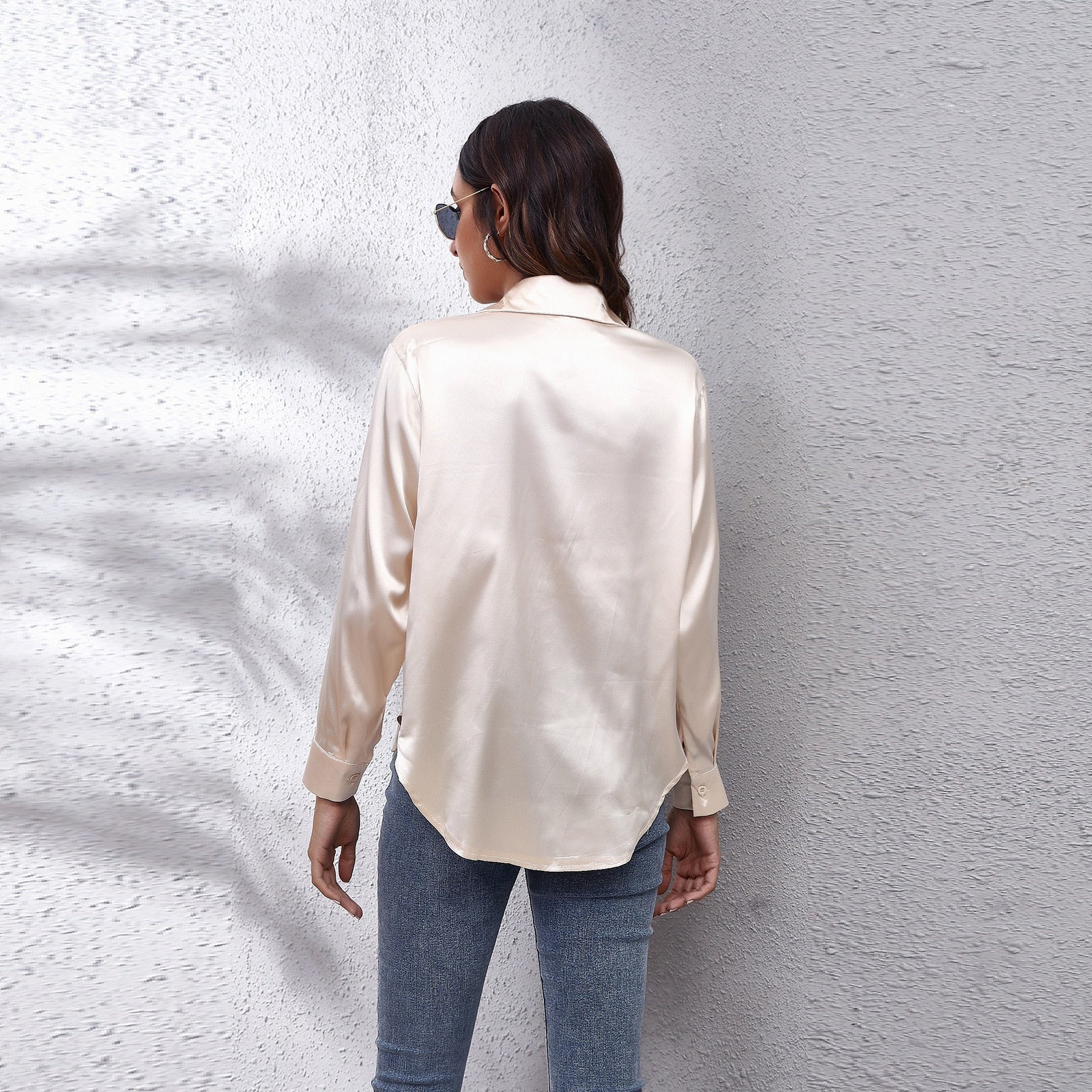 Blouse satinée Shila élégante – Top fluide chic pour femmes estivales