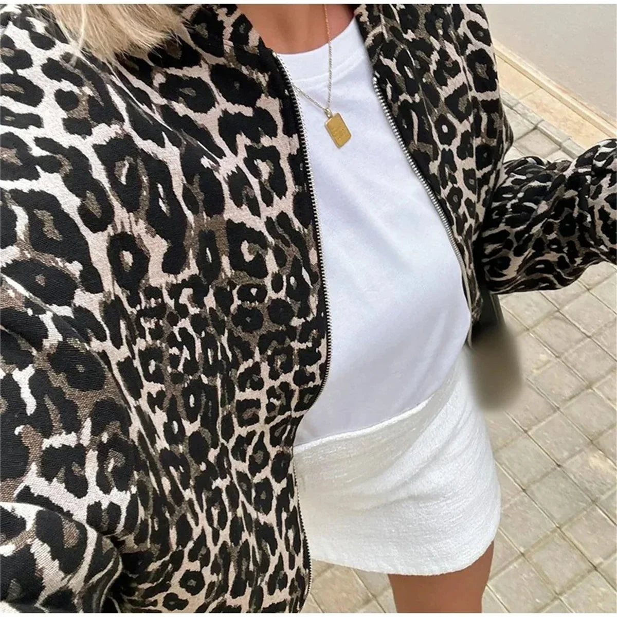 Blouson femme Leo – bomber léopard tendance avec fermeture zippée & coupe confortable