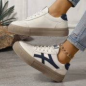 Baskets femme à semelle compensée — sneakers rétro été avec plateforme épaisse tendance