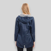 Manteau imperméable femme Laura – trench long avec capuche ajustable & coupe élégante