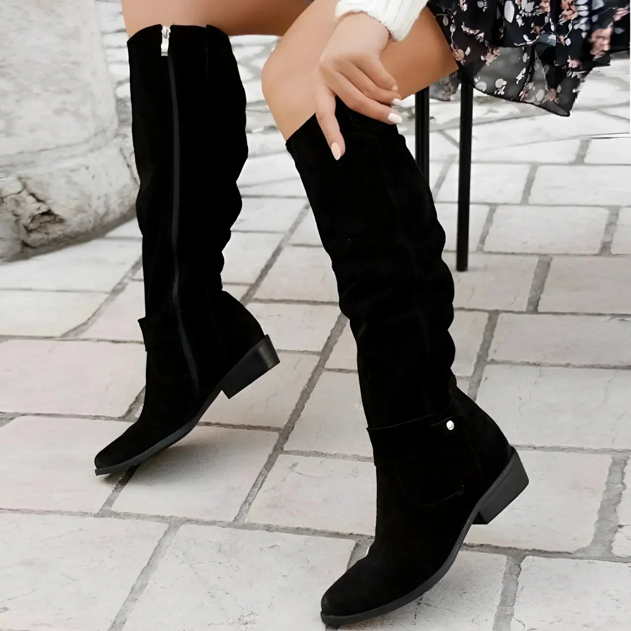 Bottes Hautes Femme en Suédine avec Semelle Antidérapante – Élégance et Confort pour Toutes les Saisons