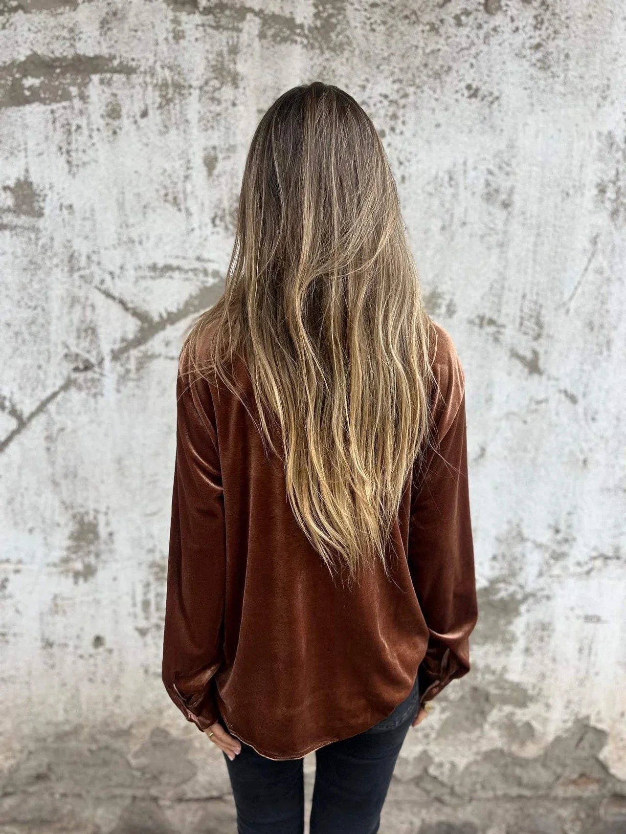 Chemisier femme Fleur en velours – blouse élégante à la brillance douce et coupe raffinée