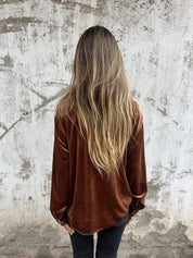 Chemisier femme Fleur en velours – blouse élégante à la brillance douce et coupe raffinée