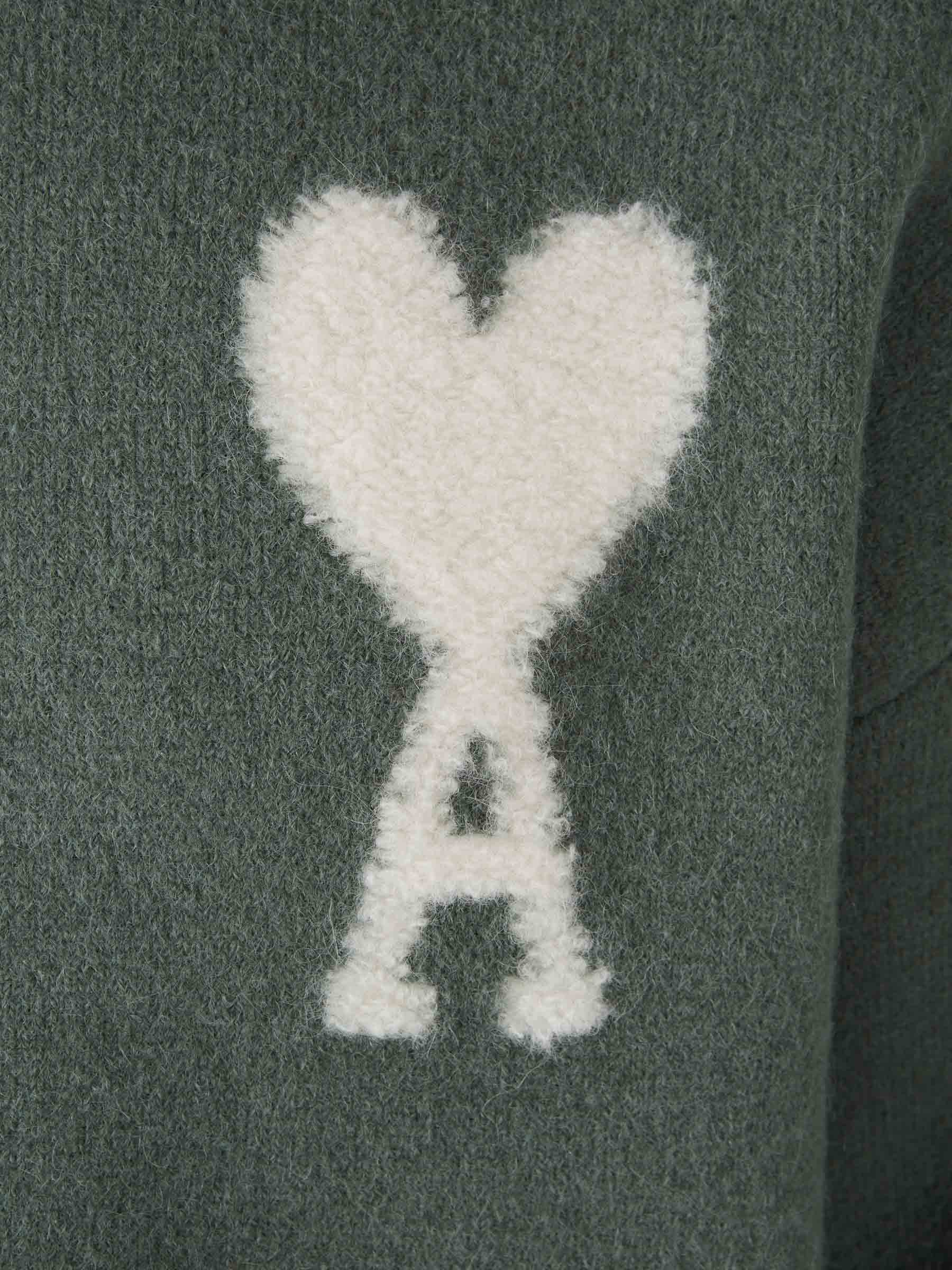 Pull femme Heidi – pull doux à imprimé cœurs & coupe confortable pour l’hiver