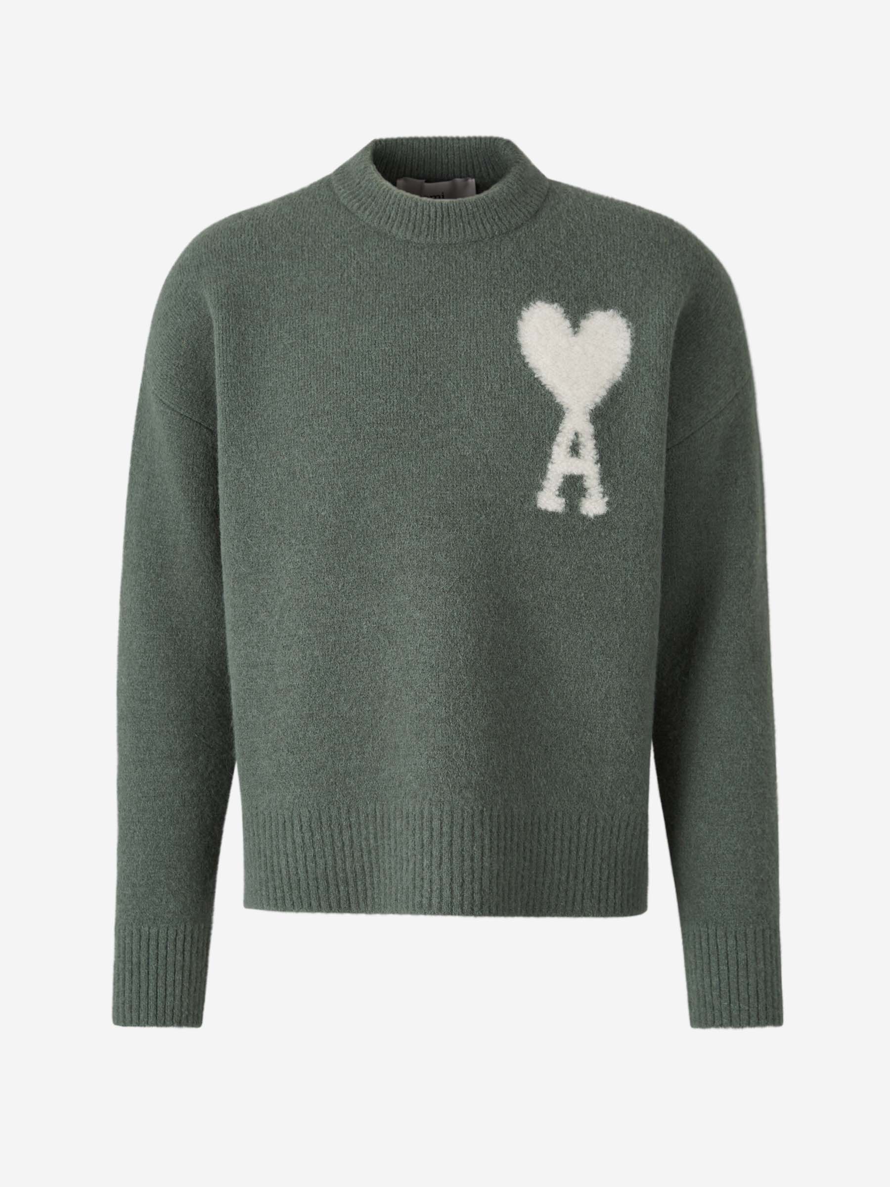 Pull femme Heidi – pull doux à imprimé cœurs & coupe confortable pour l’hiver