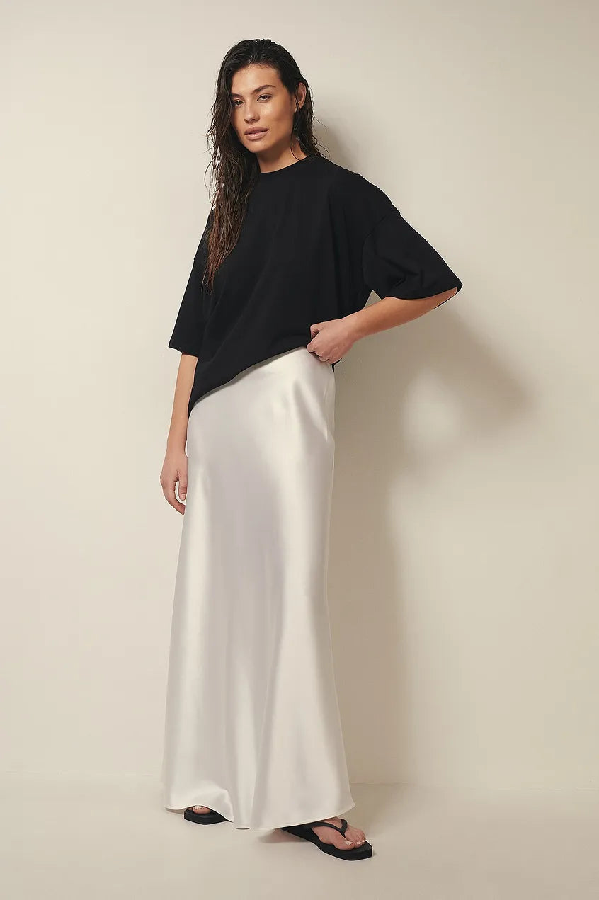 Jupe midi satinée taille haute – Finition brillante chic & silhouette fluide