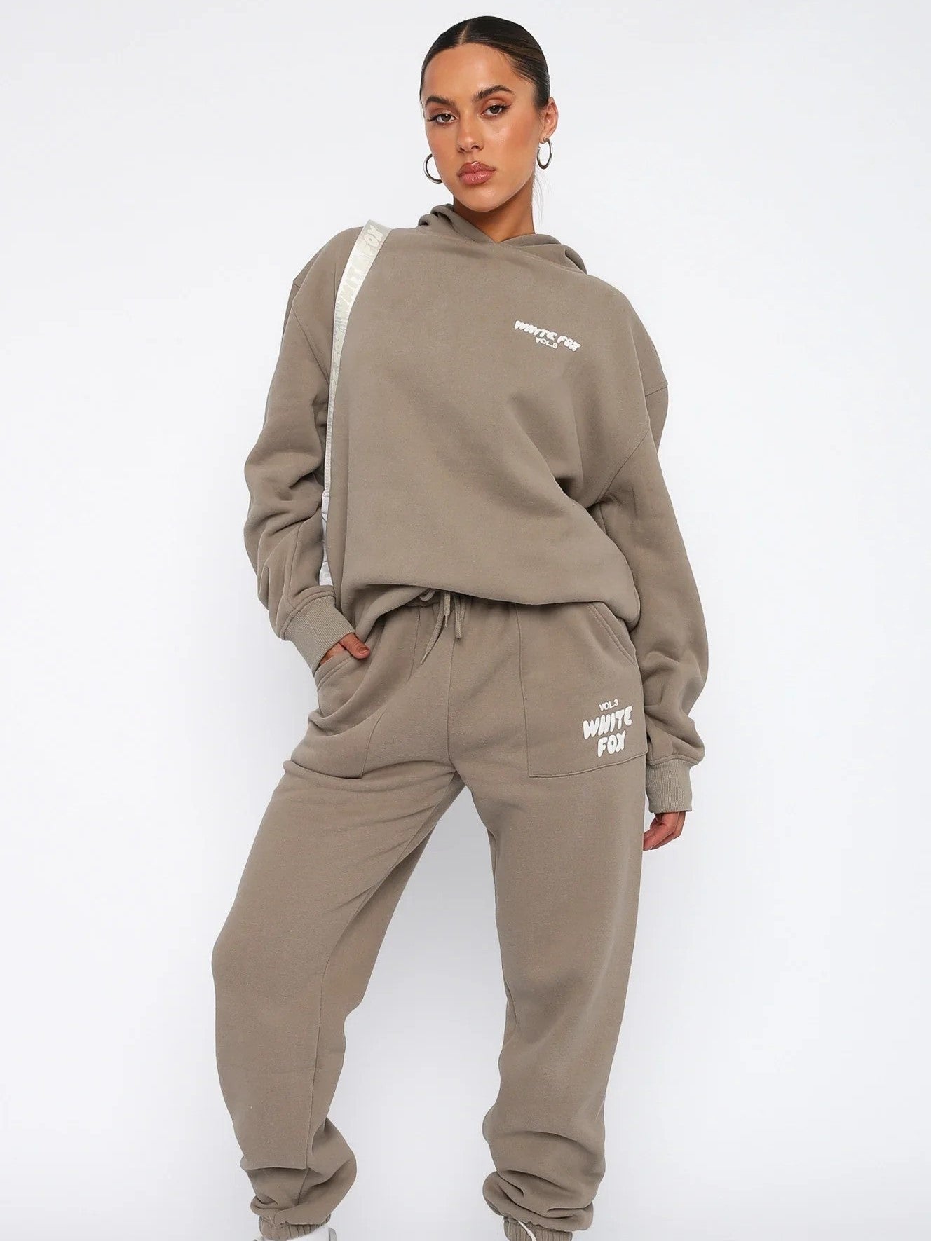 Ensemble femme Noa – survêtement blanc en coton premium avec hoodie & coupe ample